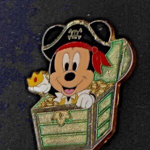 Disney Mickey Mouse Pirate Chest LR Pin Exclusive TDS